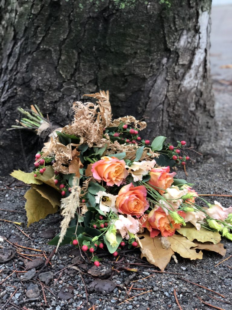 Bukett av årstidens vackraste blommor