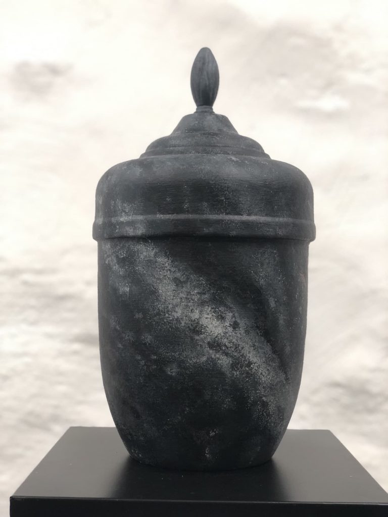 Handmålad urna i svartgrå marmor